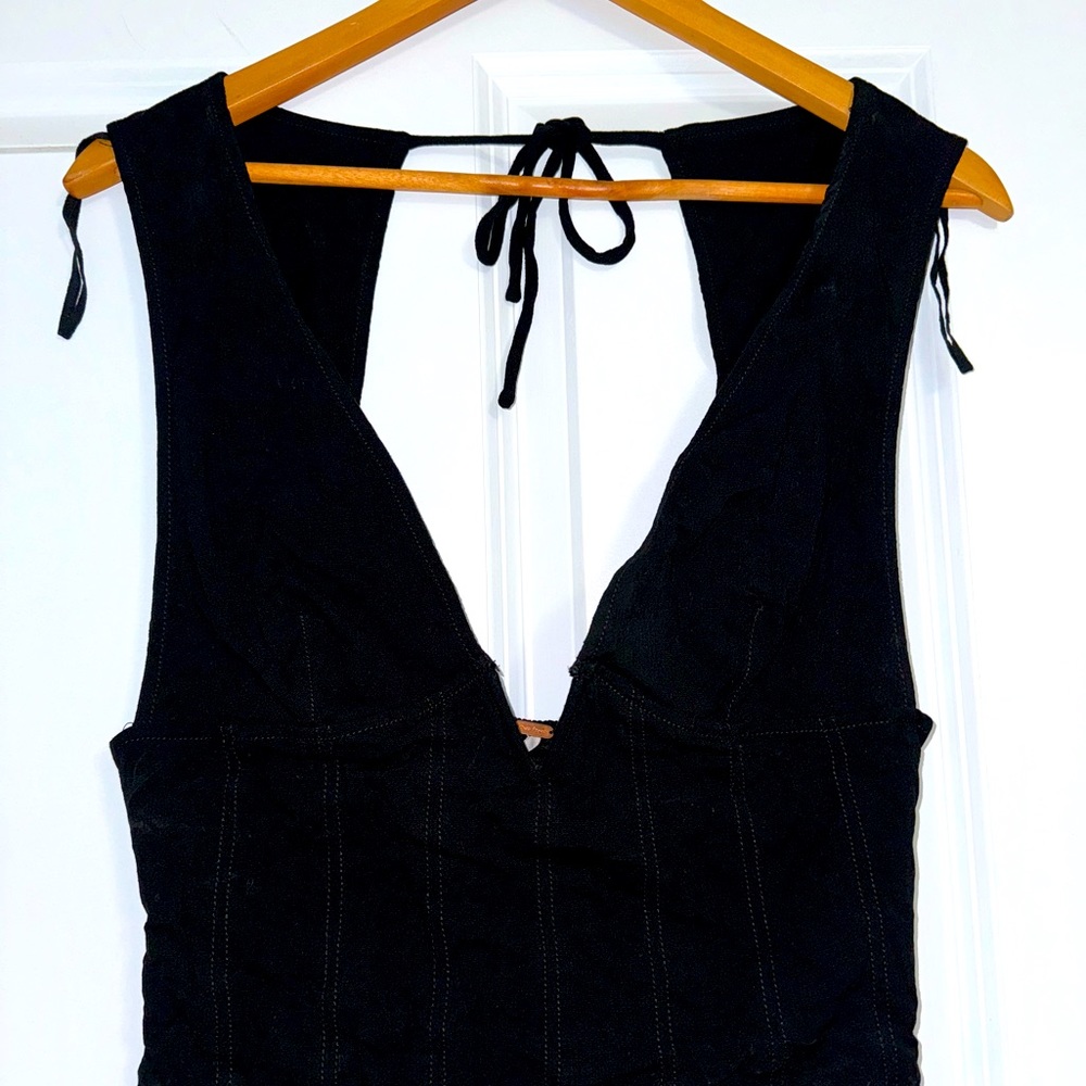 NWT- FREE PEOPLE- black tie halter top. size small.